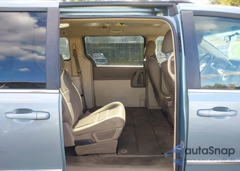 2010 Chrysler Town & Country Touring from USA, damaged, VIN 2A4RR5D19AR271265